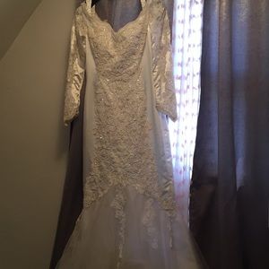 Demetrios Set Of Vintage Sparkling Wedding Mermaid Gown And A Detachable Train